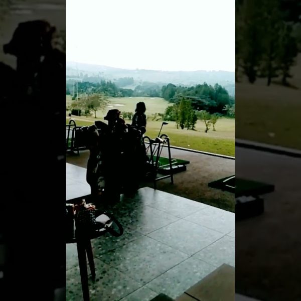 Perhatikan Anak Balita ini Berlatih Driving Range di Sentul Highlands Golf Bogor.