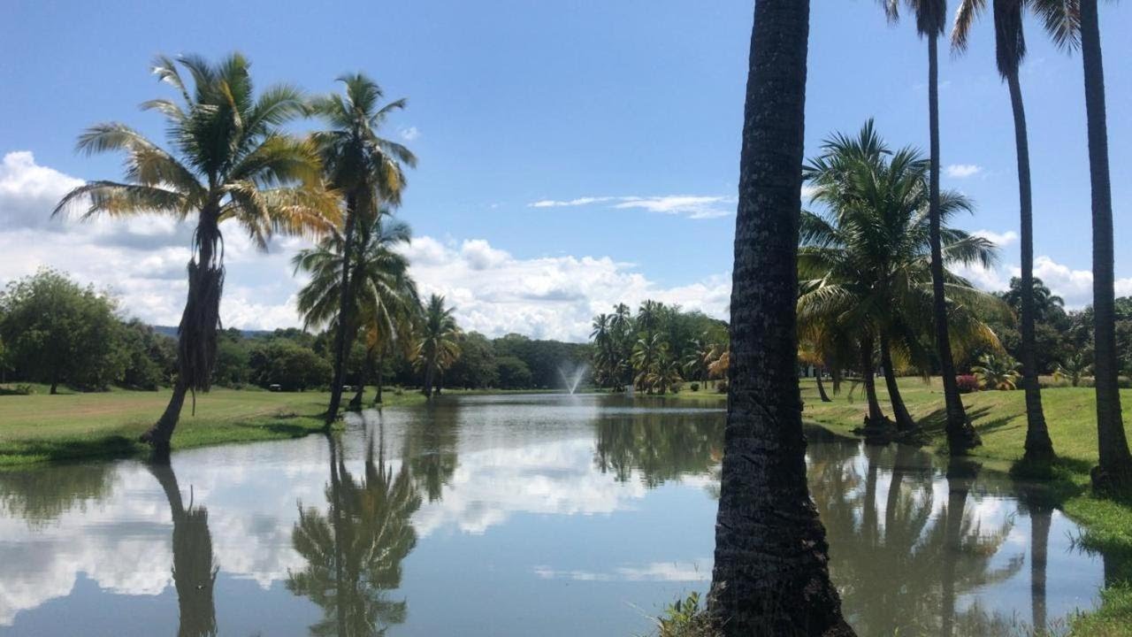 CONDOMINIO-EL-PENON-CASA-PARAISO-Piscina-Privada-Campo-de-Golf.jpg