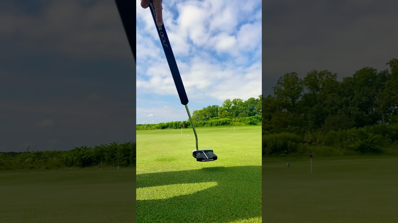 Long-range-putt-with-hockey-shaft-putter-golfswing-golftechnique-golfer.jpg