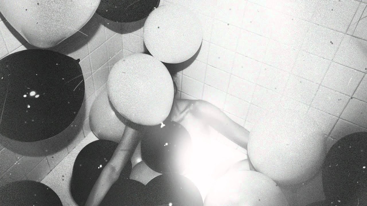 The-Weeknd-House-Of-Balloons-Glass-Table-Girls.jpg